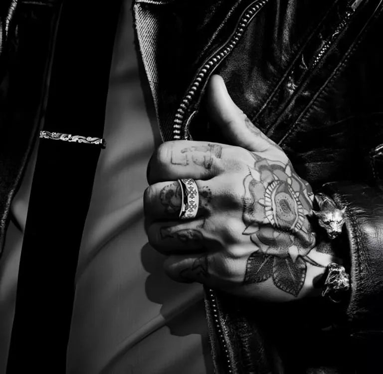 ETCHED PLUS BAND RING 2